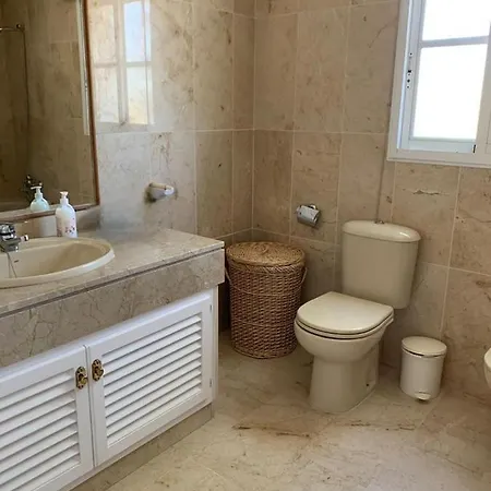 Noctua Lovely 4 Bedroom House And Pool 別荘